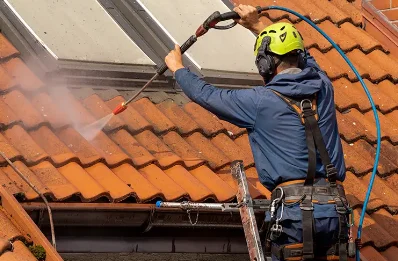 Démoussage et hydrofuge de toiture à Yonval